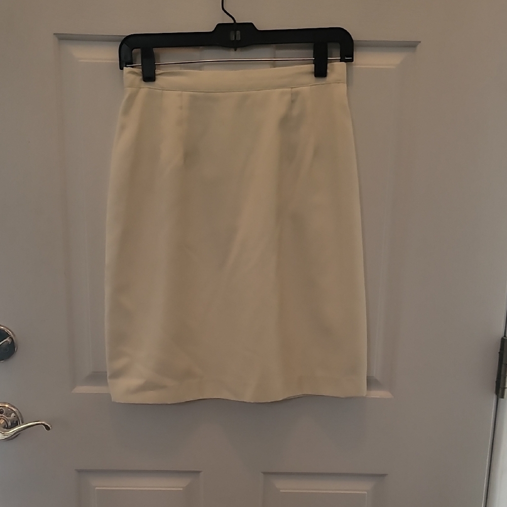 Michele Elegant Off-White Pencil Skirt